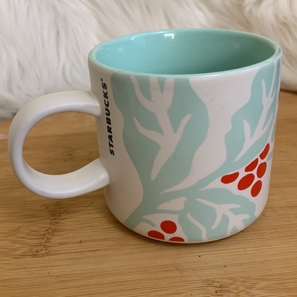 Starbucks | Holiday 2018 Christmas Holly Berries Ceramic Coffee Mug 12 Oz - Picture 5 of 11